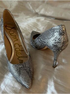 Sam Edelman Metallic Textured Pointed Toe Heels - Silver Leather Size 6